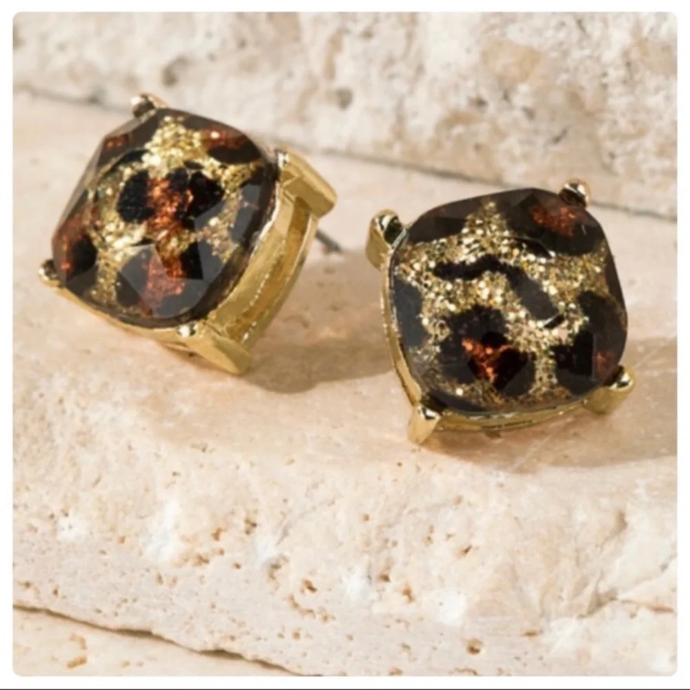 💕Leopard Stud Earrings - Picture 1 of 4